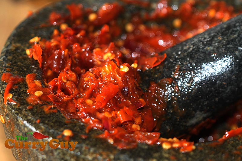 Making red chilli sambol